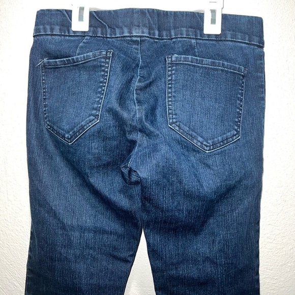 New York & Company Low Rise Legging Jeans - Picture 5 of 6